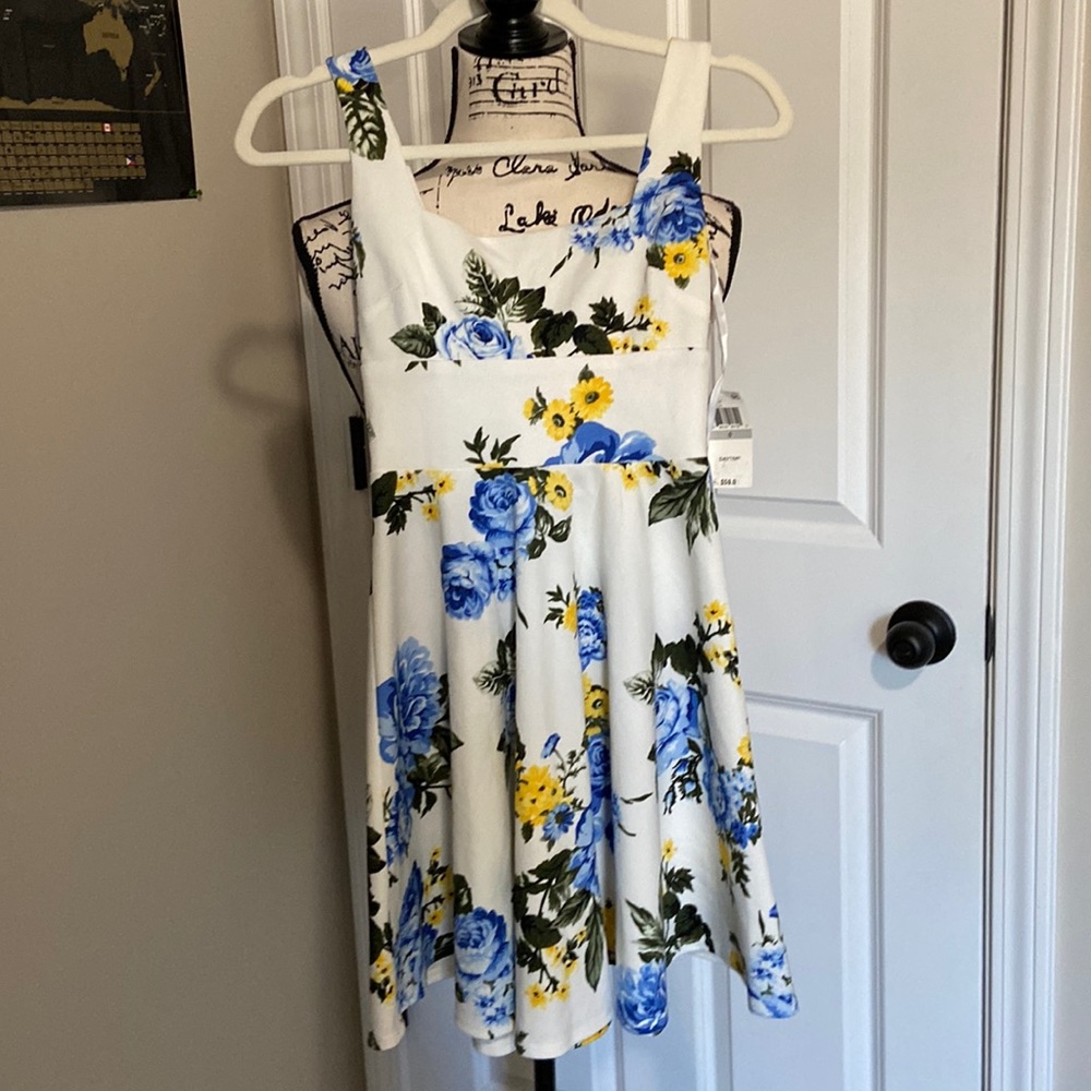 B. Darlin Floral Dress NWT 0
